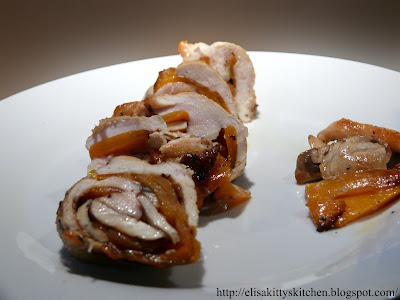 Rotolino di petto di pollo con zucca e funghi champignon grigliati