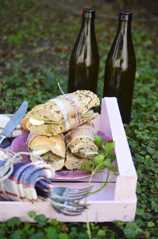 Sandwich con carciofi alla romana e uova