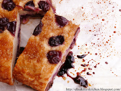 Schiacciata alla cannella con uva fragola