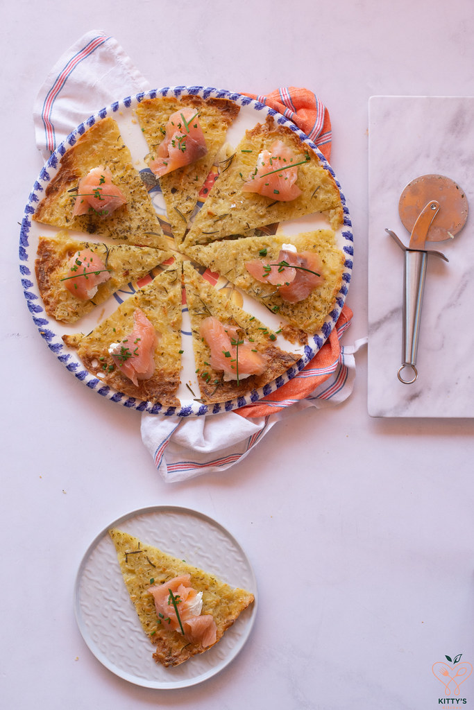 Schiacciata di patate con robiola e salmone
