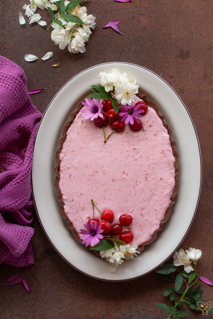 Tart alla mousse di ciliegie e frangipane al cacao