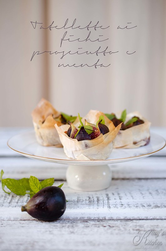 Tartellette ai fichi, prosciutto e menta
