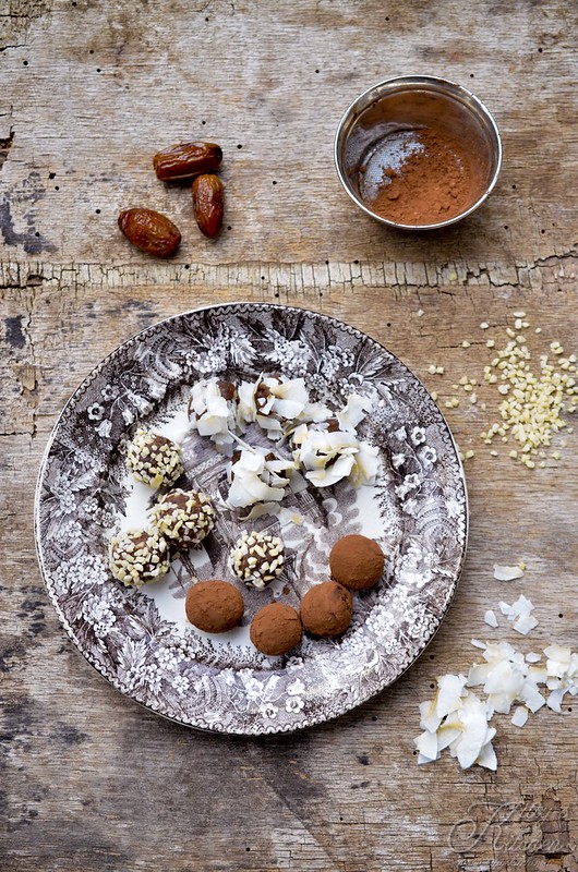 Tartufi di datteri al cioccolato