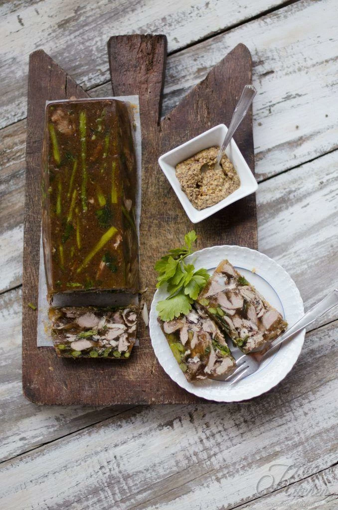 Terrina di agnello, menta e asparagi