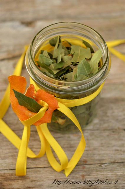 Tisana home made con alloro, limone e arancia