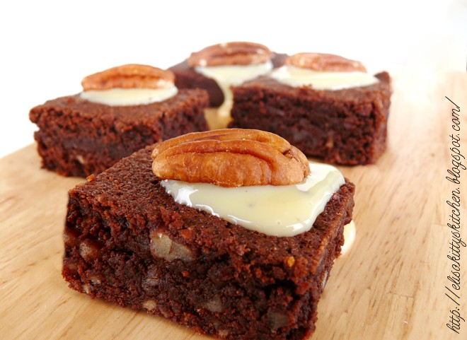 Torta al cioccolato, dulche de leche e noci pecan
