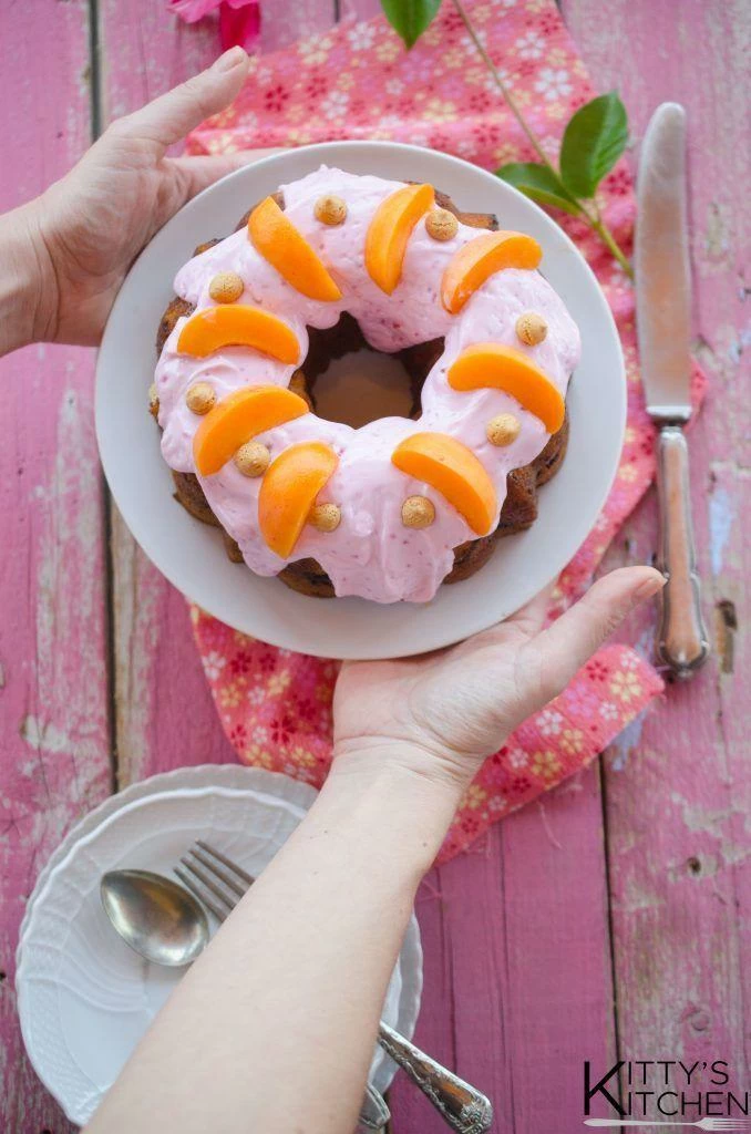 Torta albicocche, amaretti e semi di chia