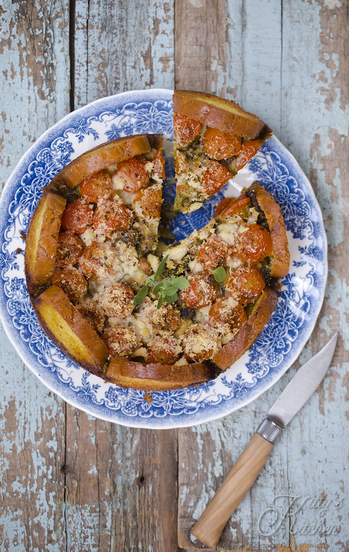 Torta di pane con zucchine e pomodori