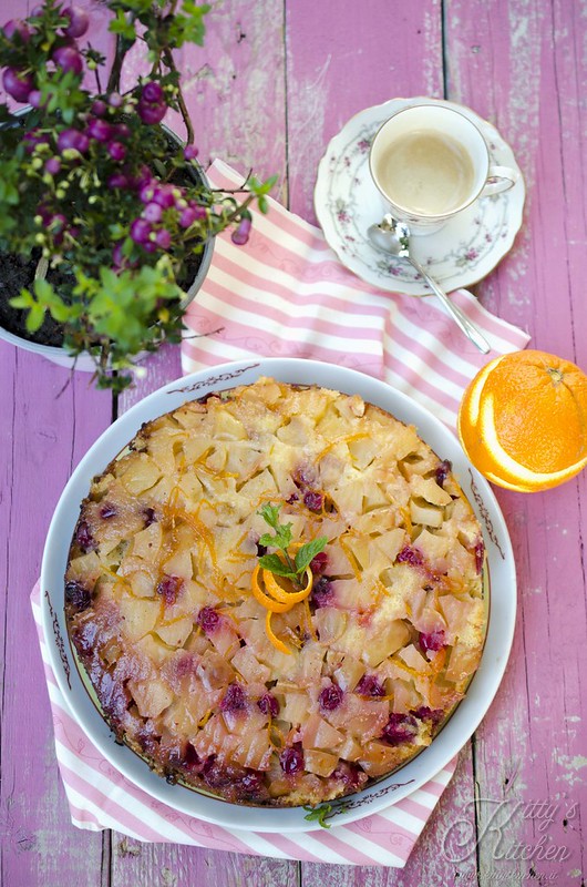 Torta rovesciata di mele e cranberries