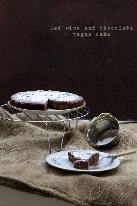 Torta vegan al cioccolato e vino rosso