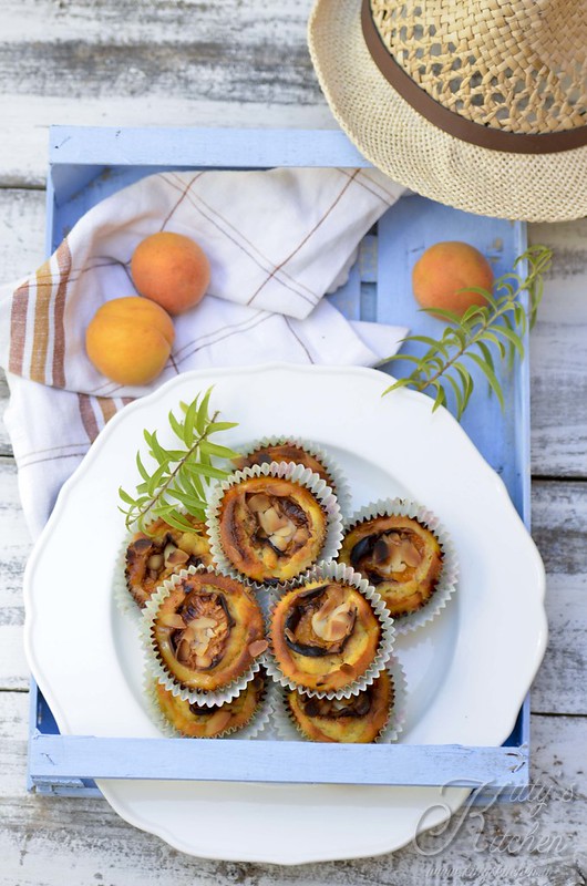 Tortine al latticello e albicocche