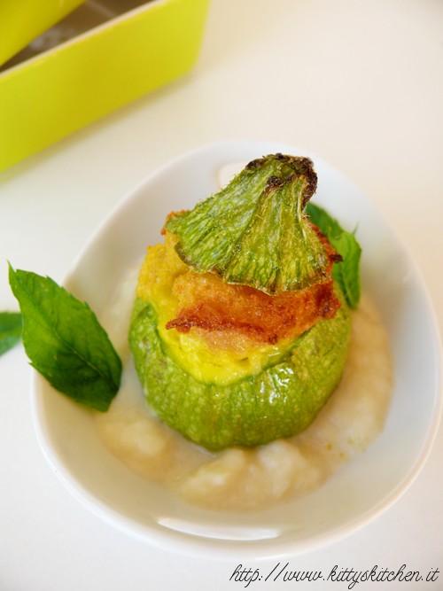 Zucchine ripiene su crema di patate e menta